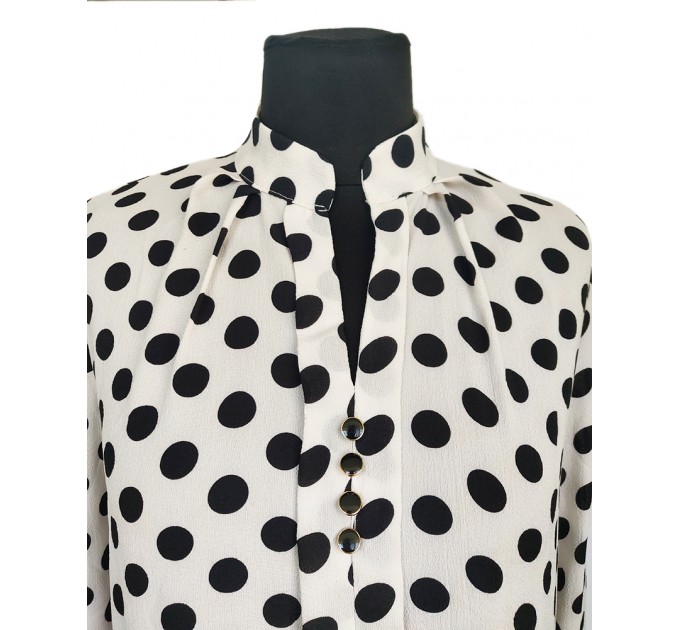 Блузка біла в горошок