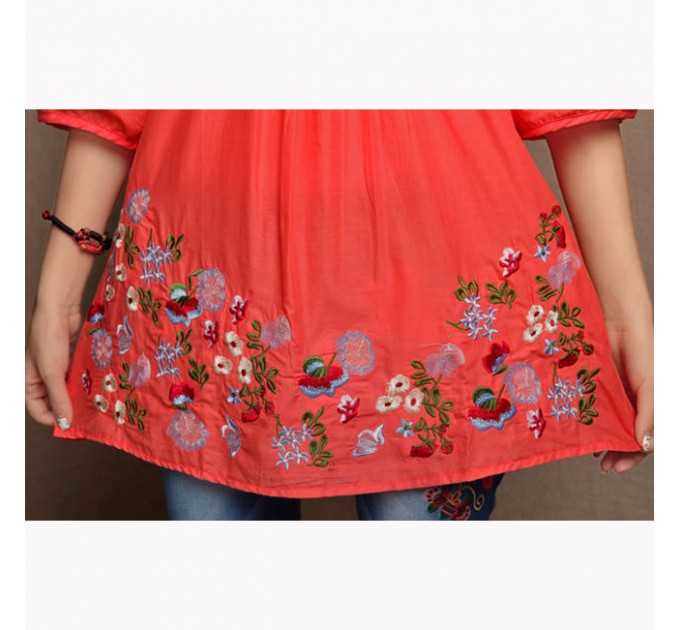 Блузка вышитая коралловая