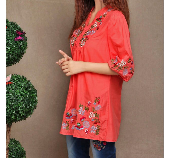 Блузка вышитая коралловая
