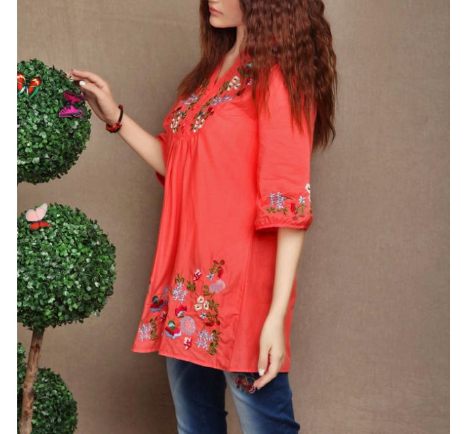 Блузка вышитая коралловая