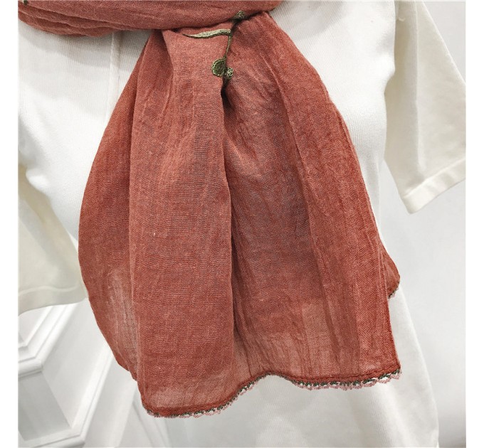 Шарф коричневий з вишивкою