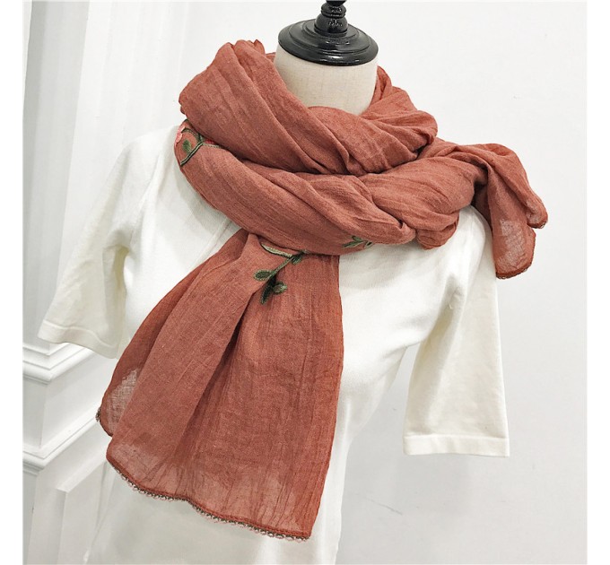 Шарф коричневий з вишивкою