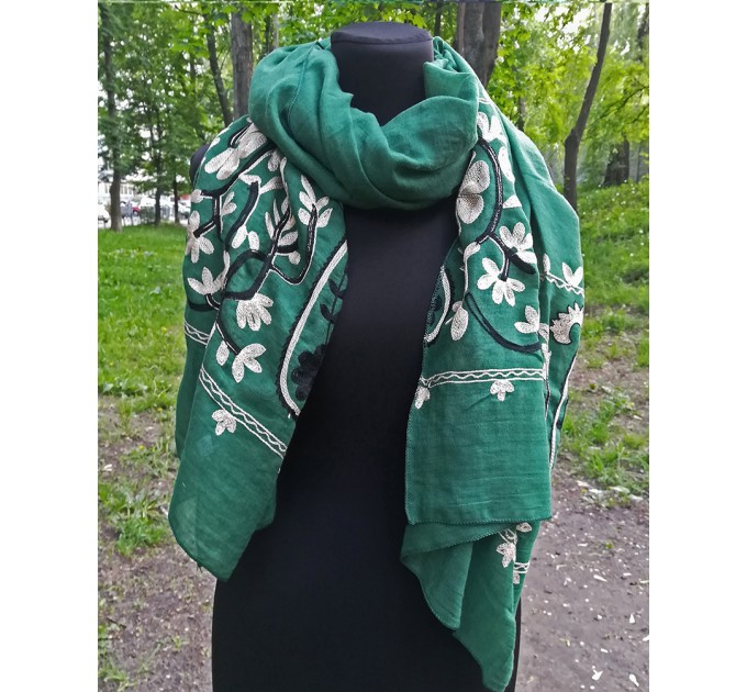 Жіночий шарф вишивка пейслі
