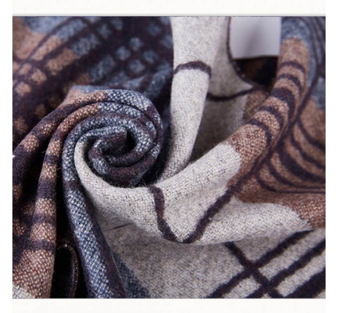 Чоловічий шарф під пальто